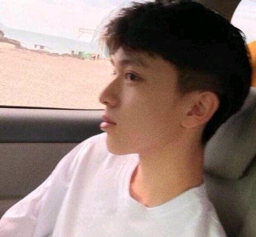 吃瓜头像 图片男,揭秘吃瓜男孩的校园日常