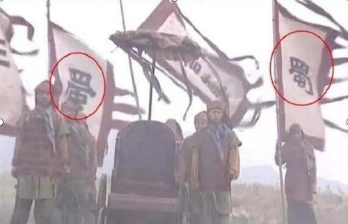 路人吃瓜拍照,路人围观拍照，揭秘吃瓜群众的瞬间